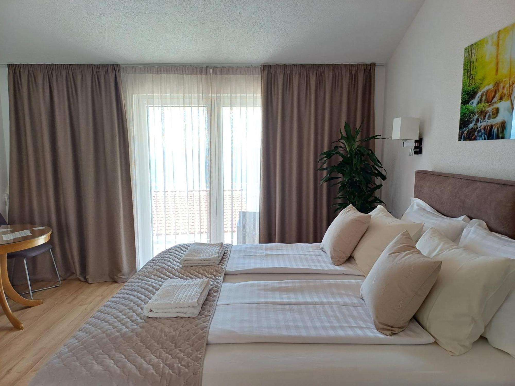 Apartments Jaksic Трогир Екстериор снимка